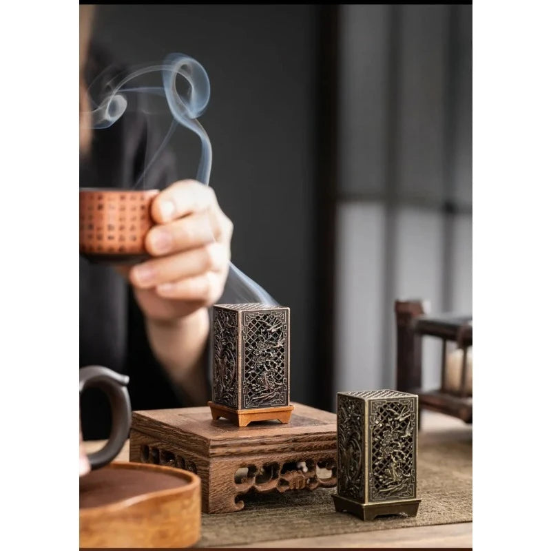 Porte-Encens en Métal Ajouré – Brûleur d’Encens pour Cônes au Design Sculpté Traditionnel