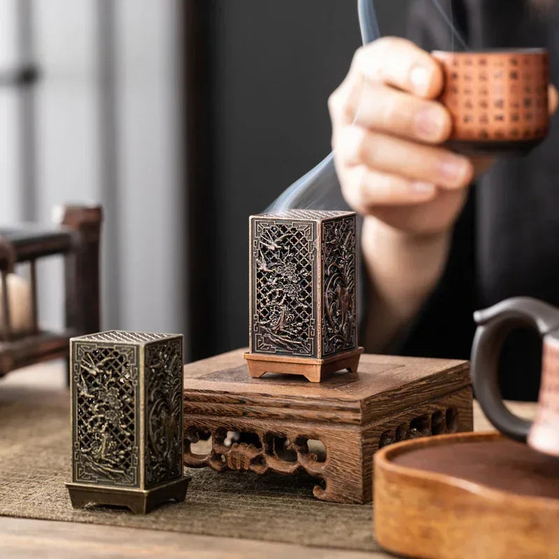 Porte-Encens en Métal Ajouré – Brûleur d’Encens pour Cônes au Design Sculpté Traditionnel